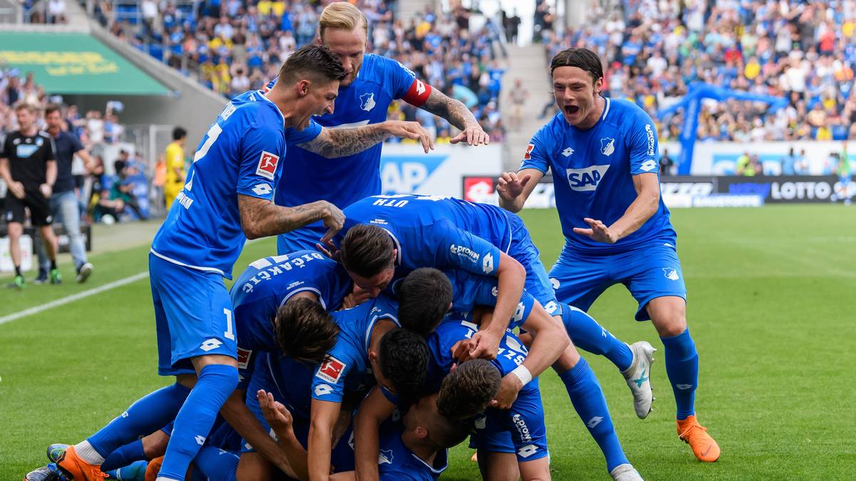 PLATZ 17: TSG HOFFENHEIM - Bei 1899 Hoffenheim wird es in der preiswertesten Kategorie der Dauerkarten nur 20 Euro teurer: 150 Euro legt man für einen Stehplatz auf den Tisch. Der teuerste Sitzplatz dagegen macht dagegen einen gewaltigen Sprung: 570 Euro, fast 200 Euro mehr als bei Wolfsburg