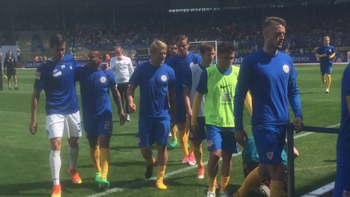 Die Spieler wirken vor der Partie gegen Karlsruhe sehr konzentriert