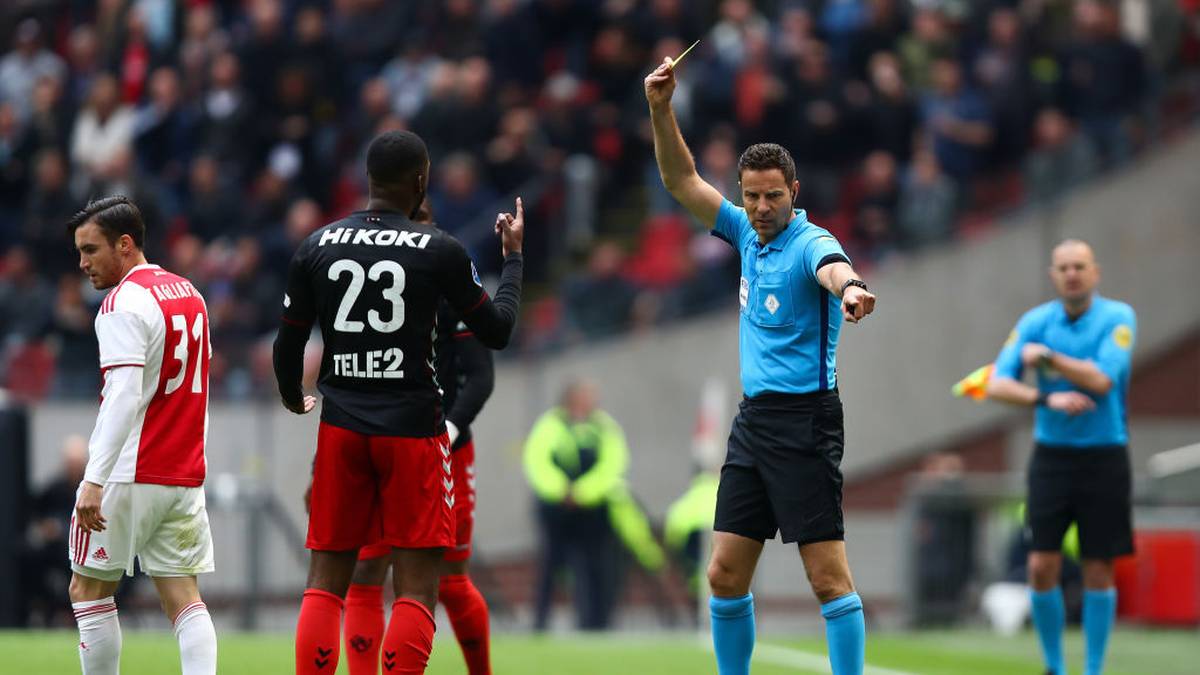In acht von neun Spielen stand Bazoer in der Startelf, eine Partie verpasste der Mittelfeldspieler wegen einer Gelb-Roten-Karte gegen Ajax. In diesem Spiel gelang dem 22-Jährigen auch ein Tor