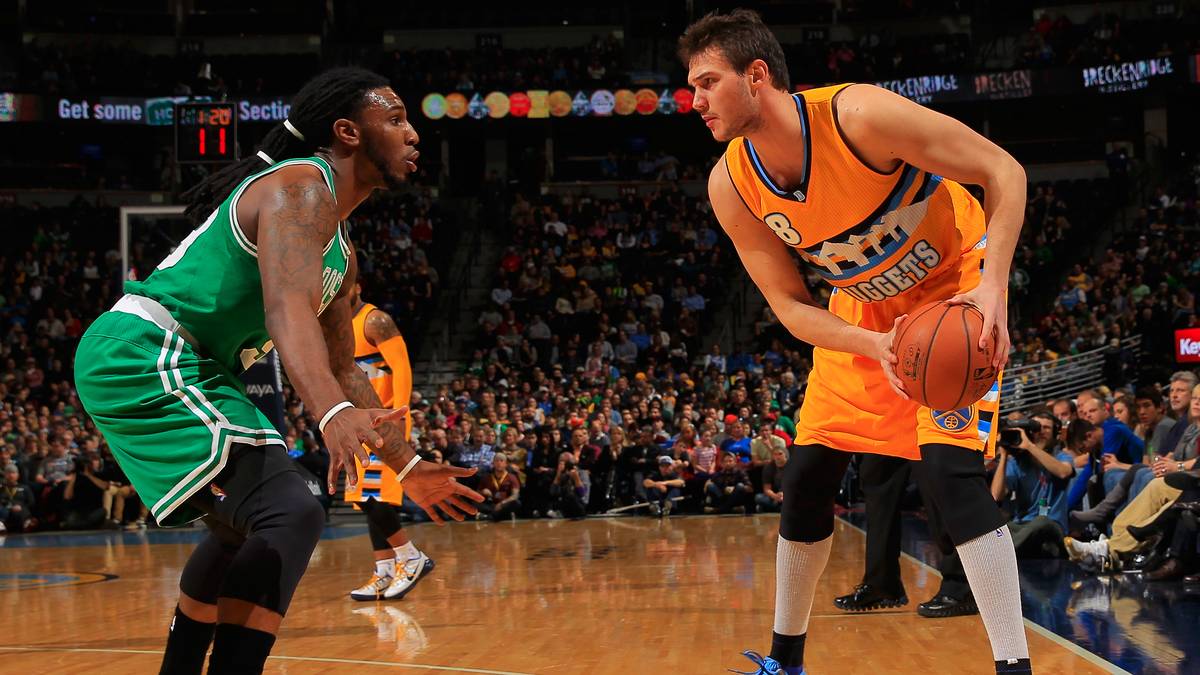 DENVER NUGGETS: Nachdem zunächst ein Trade zu den Boston Celtics kolportiert wurde, binden die Nuggets Scharfschütze Danilo Gallinari langfristig