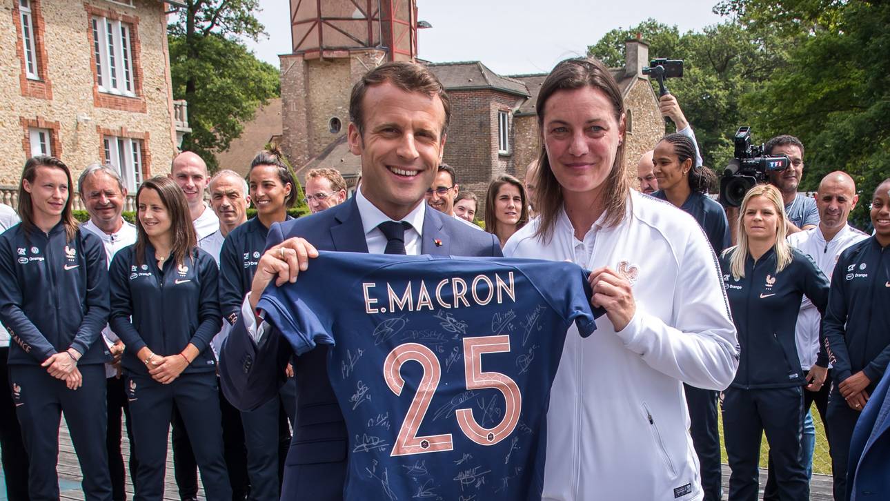 Macron besucht „Les Bleues“ vor WM