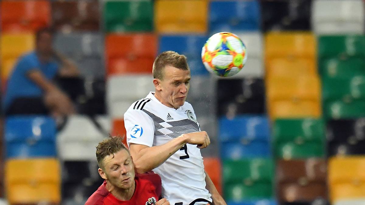 LUKAS KLOSTERMANN: Kann mehr als zuletzt gegen Österreich. Der Dampfmacher in Diensten von RB Leipzig sollte aber zu gewohnter Zweikampfstärke zurückfinden - wenn er den Laden hinten dicht bekommt. Rückenwind durch seine Berufungen in die A-Nationalmannschaft 