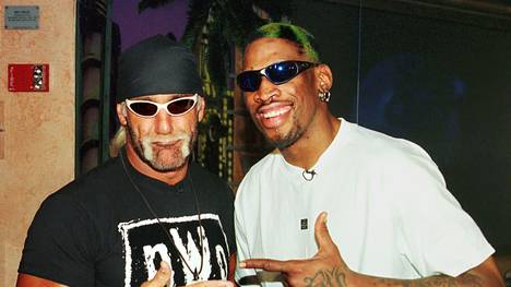 "Hollywood" Hulk Hogan (l.) holte auch NBA-Bad-Boy Dennis Rodman in nWo