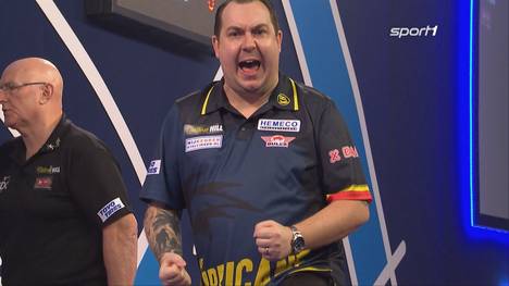Kim Huybrechts überrascht bei der Darts-WM Ian White. Beide liefern sich ein bärenstarkes Duell. Am Ende stehen zwölf 180er und ein 3-Darts-Avergae von über 100 Punkten auf beiden Seiten. 