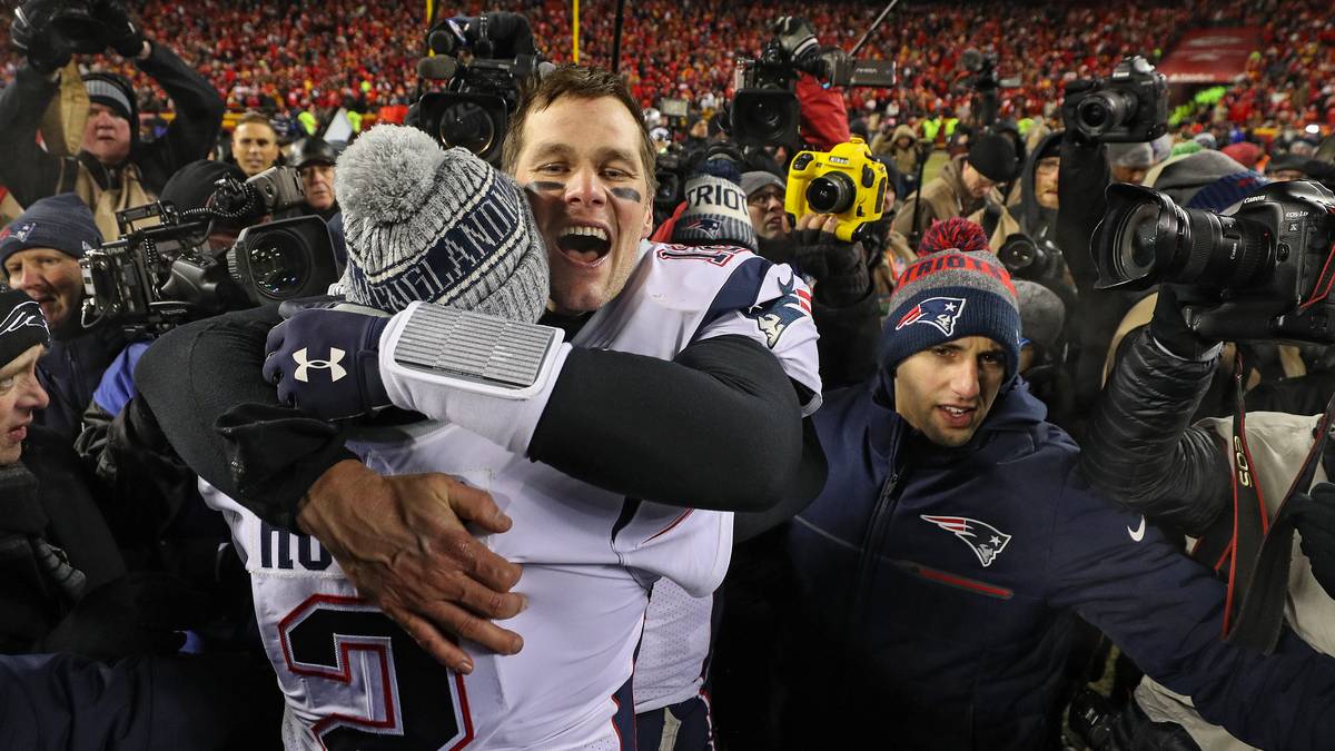 Am 3. Februar ist es soweit, im Mercedes-Benz Stadium in Atlanta steigt der Super Bowl. Zum sage und schreibe neunten Mal ist Tom Brady mit den New England Patriots beim Spektakel dabei. Nach der Pleite im letzten Jahr soll gegen die Los Angeles Rams unbedingt ein Sieg her