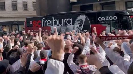 Der SC Freiburg trifft im Achtelfinale der Europa League auf Juventus Turin. Die Fans freuen sich schon vor Anstoß in der Stadt.