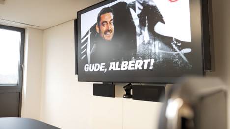Nach nur 94 Tagen Amtszeit steht Albert Riera bei Eintracht Frankfurt schon wieder vor dem Aus. Das Duell mit Borussia Dortmund könnte für den 44-Jährigen womöglich bereits ein Endspiel sein.
