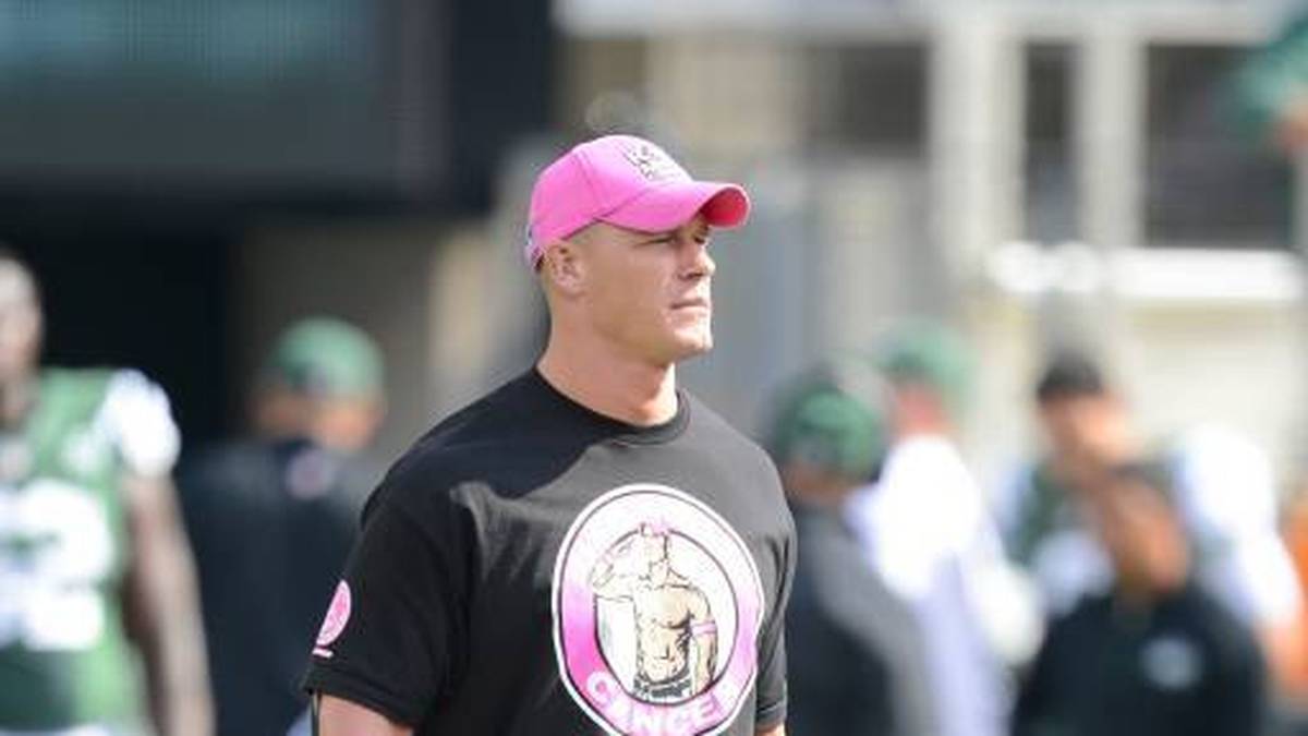 Doch auch die Tampa Bay Buccaneers haben eine Menge prominenter Fans. Geballte Men-Power bekommen sie von John Cena. Der Pro-Wrestling-Champion sagt: “Ich bin 2004 nach Tampa gezogen. Ich mag Teams, die gewinnen, und es ist offensichtlich, dass Tom Brady hierhergekommen ist, nur um Tampa näher zu sein, meine ich. Nur damit er näher am Super Bowl sein kann."