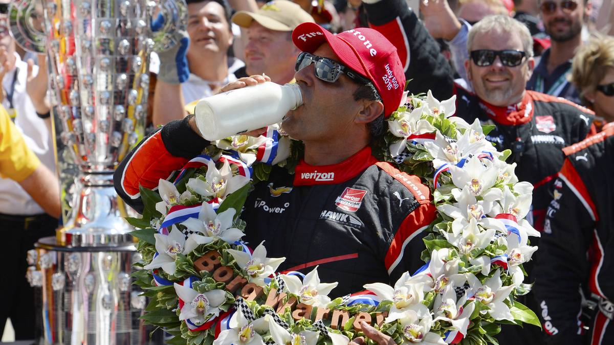 Dem Sieger wird in Indianapolis das Feinste vom Feinsten gereicht: eine Flasche Milch. Dies ist beim Indy 500 Tradition. Ebenso wie der Siegerkranz