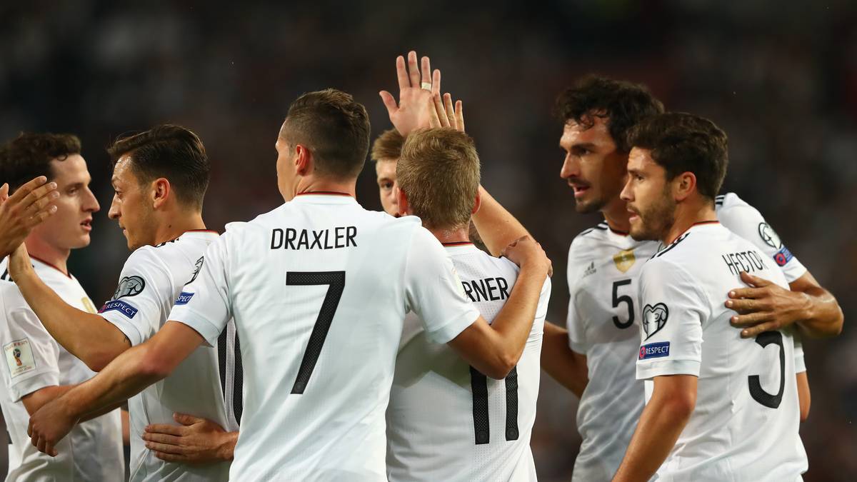 Besonders in der ersten Halbzeit kam das deutsche Team nicht mehr aus dem Jubeln heraus und präsentierte sich in bester Spiellaune. Die Spieler in der SPORT1 Einzelkritik