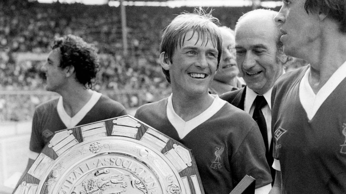 Dalglish ist der mit Abstand erfolgreichste Liverpooler Spieler und Spielertrainer. Mit den Reds gewinnt der Schotte sieben Meistertitel, fünfmal den FA Cup und dreimal den Europapokal der Landesmeister