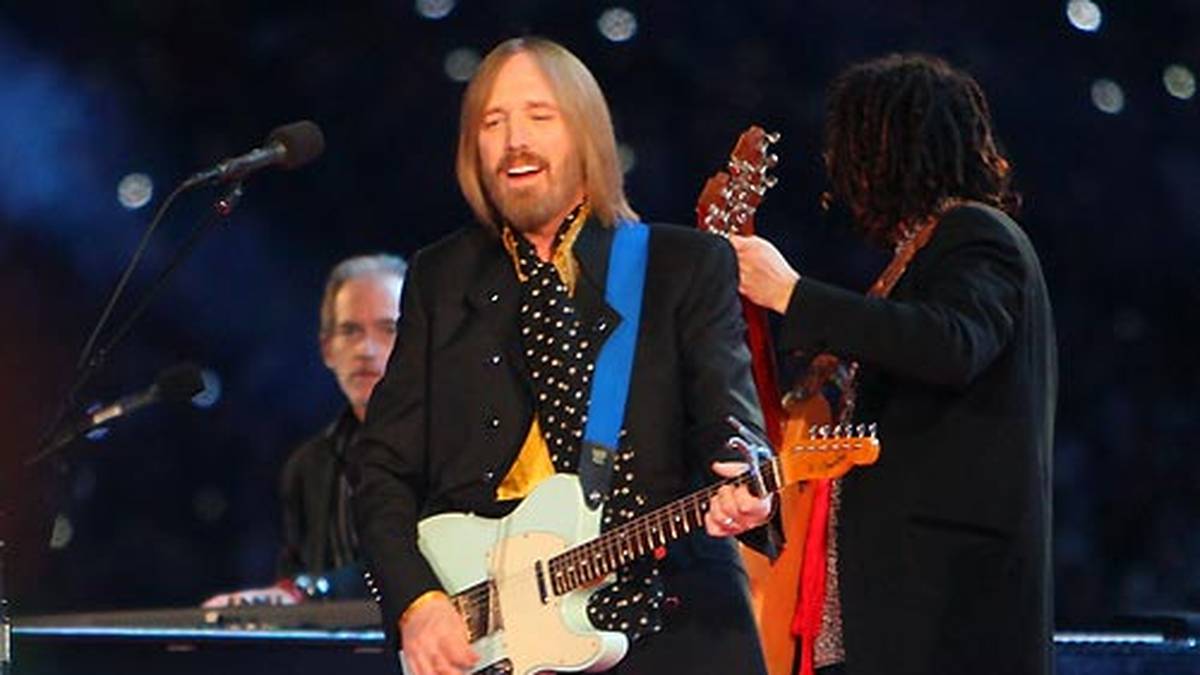 Etwas gemächlicher geht es 2008 in Glendale, Arizona zu: Tom Petty and the Heartbreakers begeistern die Massen mit "Free Fallin'" und "I Won't Back Down"