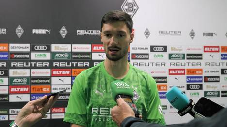 Tim Kleindienst hat seinen Vertrag bei Borussia Mönchengladbach bis 2029 verlängert. Der Stürmer erklärt seine Entscheidung in einer Medienrunde.