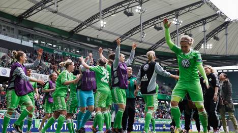 VfL Wolfsburg v Arsenal Ladies FC  - UEFA Women's Champions League: Semi Final Second Leg