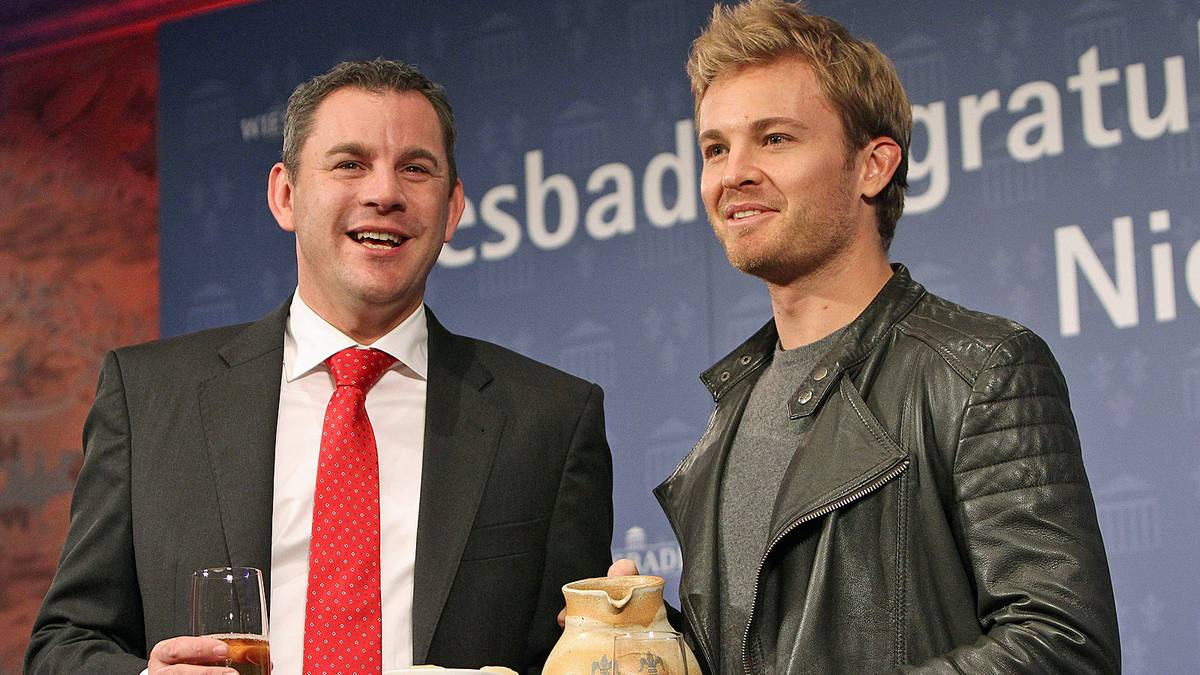 Oberbürgermeister Gerich freut sich über den Besuch des 31-Jährigen: "Das ist eine tolle Geste. Aber wann immer Nico wieder Weltmeister wird, muss sein erster Besuch natürlich auch wieder Wiesbaden gelten."