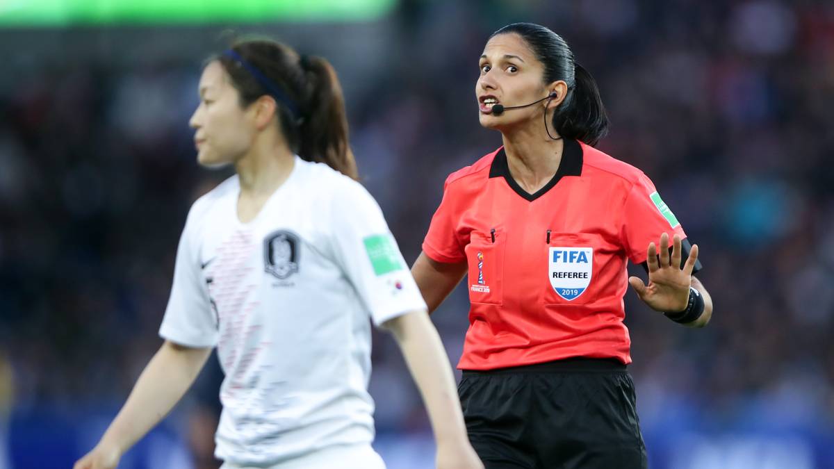 Bei der Frauen-WM in Frankreich greifen diese Regeln zum ersten Mal bei einem internationalen Turnier. SPORT1 fasst die Neuerungen zur Spielzeit 2019/20 zusammen