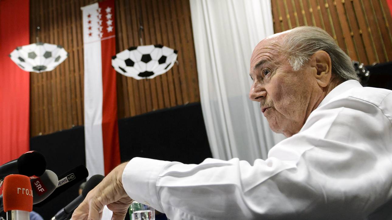 Blatter will zur WM nach Russland reisen