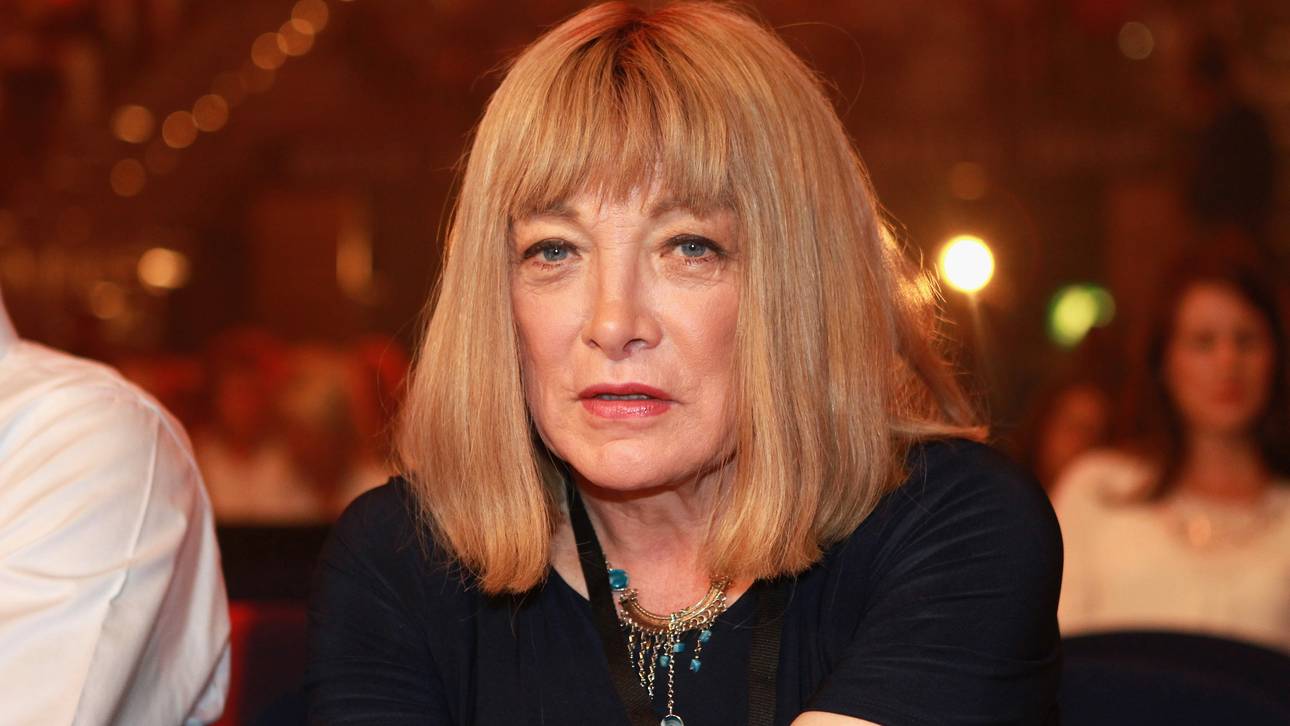 Maloney als Frau zurück im Box-Zirkus