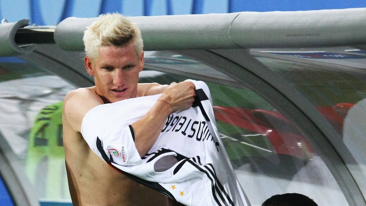 Anschließend ist mit der Nationalelf bei der EM in Österreich und der Schweiz der Gipfelsturm geplant