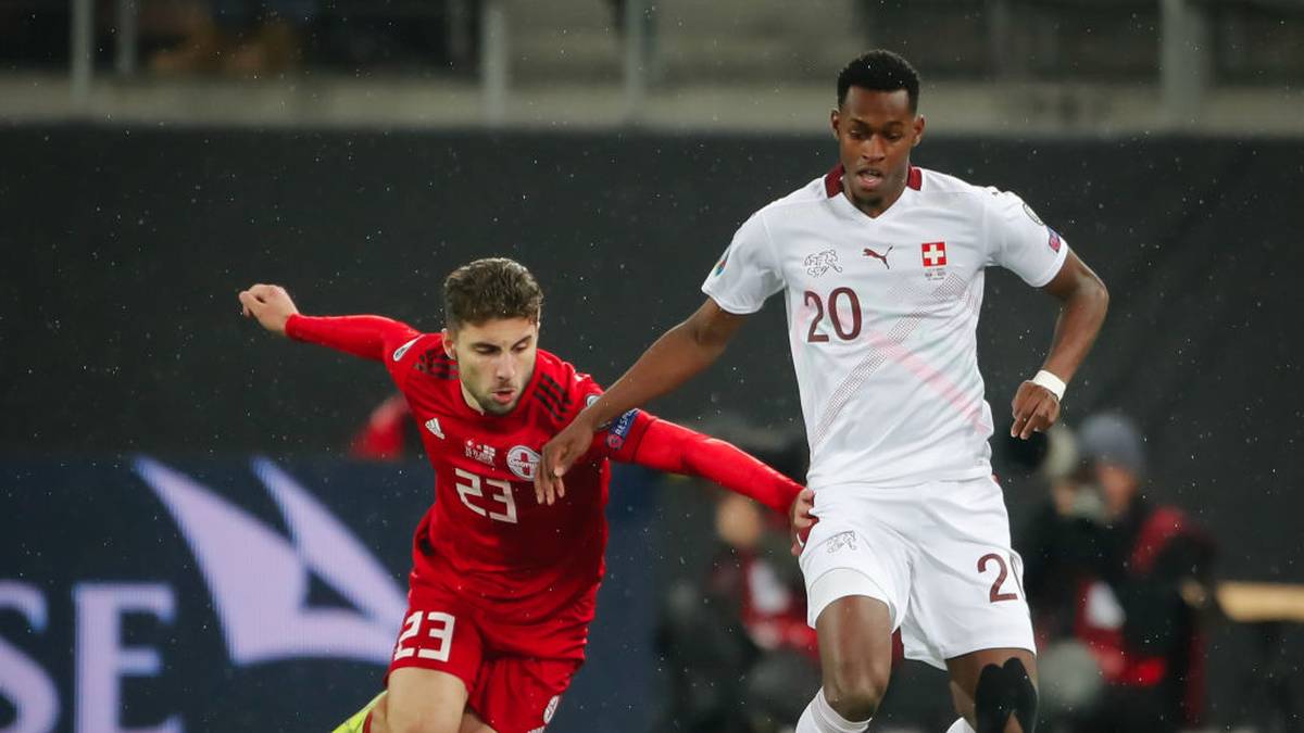 EDIMILSON FERNANDES: Anders sieht es bei Fernandes aus. Der Schweizer kam von West Ham United und kostete 7,5 Millionen. Er sollte in die  zugegebenermaßen großen Fußstapfen von Jean-Philippe Gbamin (ging nach Everton) treten. Doch der Cousin von Gelson Fernandes (Eintracht Frankfurt) braucht wohl noch Zeit