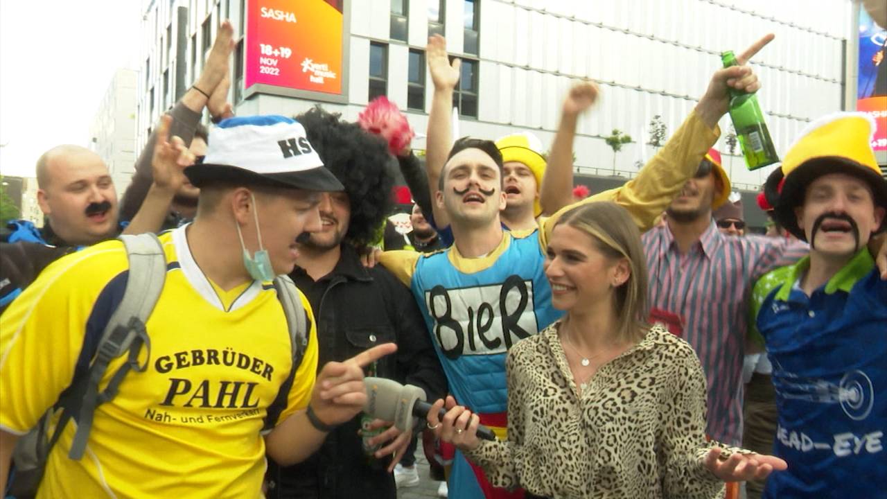 Die deutschen Darts-Fans bei der Premier League in Berlin in Interviews