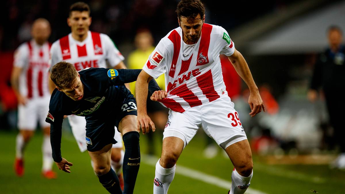 Im September 2017 schnappt sich der 1. FC Köln den vereinslosen Stürmer, Pizarro unterschreibt bis Saisonende - kann allerdings mit nur einem Saisontor den Abstieg der Kölner nicht verhindern