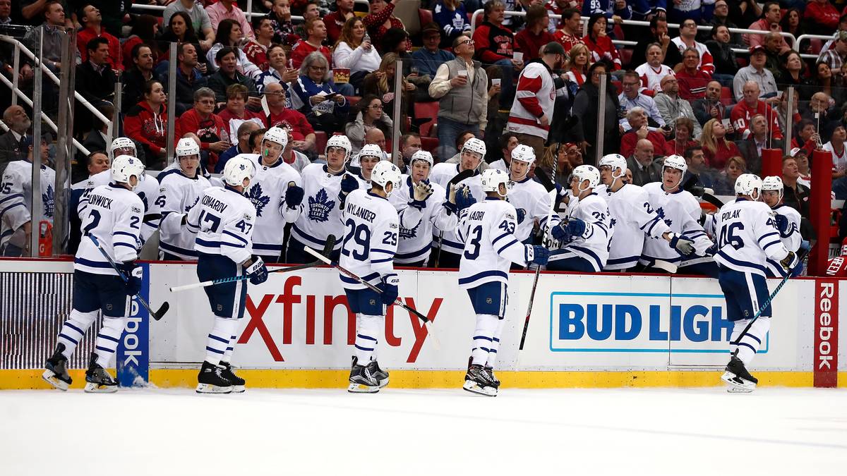 PLATZ 16, TORONTO MAPLE LEAFS: Als letztes Team qualifizieren sich die Toronto Maple Leafs für die Playoffs. Seit dem Lockout in der Saison 2004/05 gibt es nur im Jahr 2013 Playoff-Hockey in der Eishockey-Hauptstadt - große Erwartungen in diesem Jahr wären aber vermessen