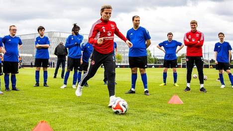 Nürnberg-Profis trainieren mit dem Special-Olympics-Team