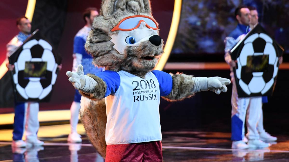 Auch Maskottchen Zabivaka hat seinen Auftritt, als die Spannung steigt