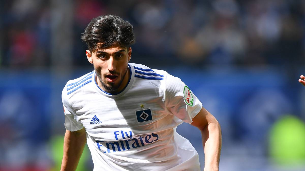 BERKAY ÖZCAN: Für 1,5 Millionen Euro hat der HSV den Leihspieler vom VfB Stuttgart losgeeist. Erst vor Beginn der Rückrunde war Özcan von den Schwaben an die Rothosen verliehen worden und konnte drei Vorlagen und einen Treffer in 14 Spielen  für den Traditionsklub beisteuern