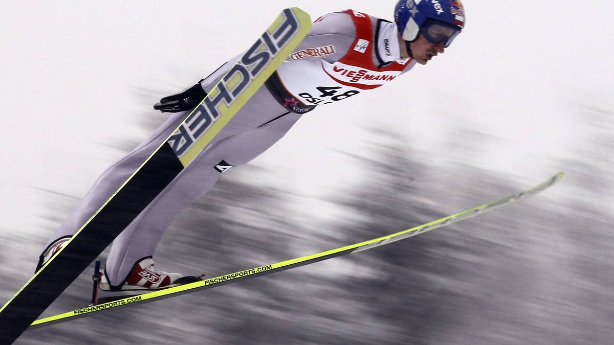 Adam Malysz bringen seine 39 Weltcup-Erfolge aufs Treppchen.  Der Pole holt vier Goldmedaillen bei Weltmeisterschaften und ist gemessen an der Anzahl der Einzelkonkurrenz-Goldmedaillen bei einer WM der erfolgreichste Springer aller Zeiten 