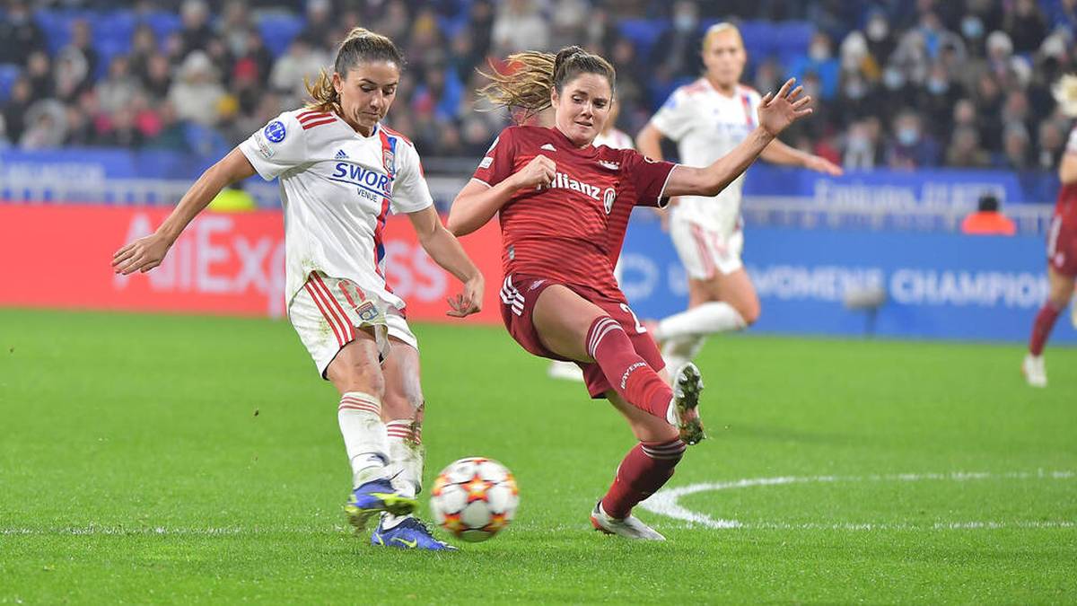 Die Fußballerinnen des FC Bayern um Sarah Zadrazil (re.) unterlagen Olympique Lyon in der Champions League