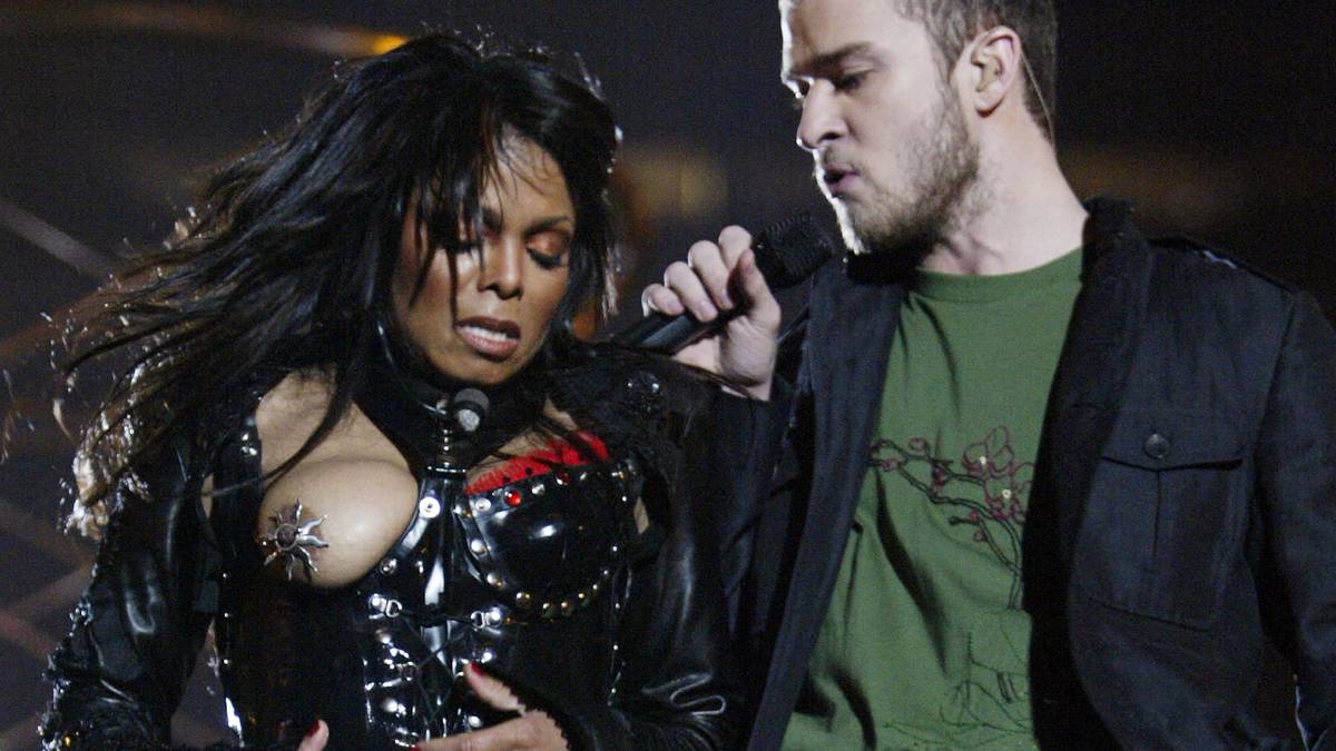 Jackson, völlig unvorbereitet ob dieser Dreistigkeit, präsentiert ihr Brustwarzenpiercing