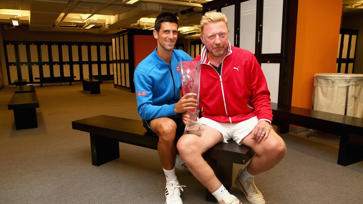 Auf die ganz große Tennisbühne kehrt Becker dann Ende 2013 zurück. Der damalige Weltranglistenzweite Novak Djokovic (l.) engagiert das deutsche Tennisidol, das mit Problemen an Hüfte und Sprunggelenken zu kämpfen hat, als Trainer