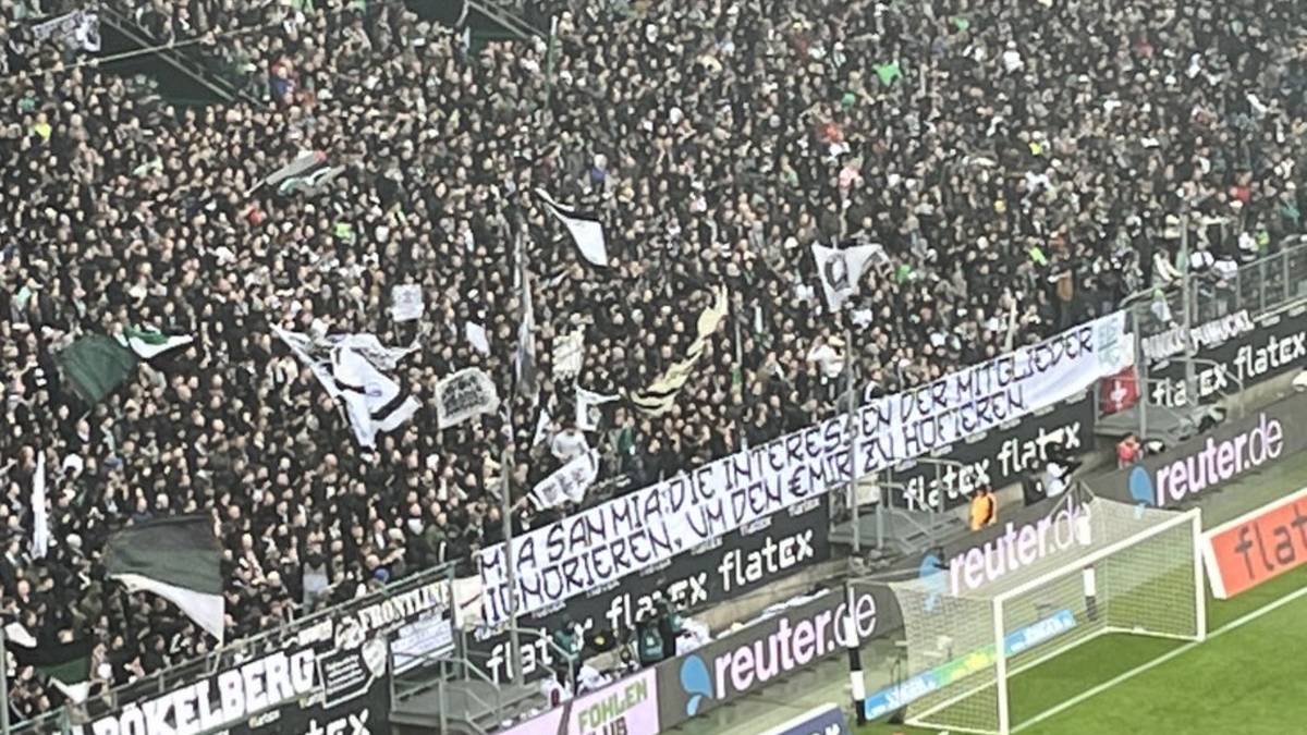 Die Gladbach-Fans attackieren die Bayern-Bosse