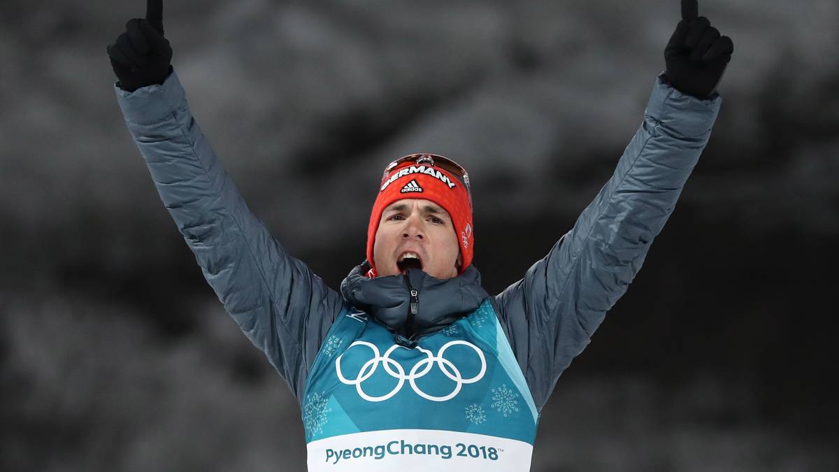 Doch Sekunden später ist Schempp "megahappy". Er feiert seine erste Medaille bei Olympischen Winterspielen