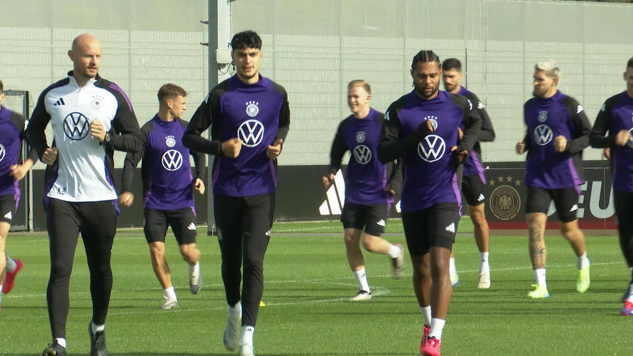 Vor Duell mit Oranje: Aleksandar Pavlovic zurück auf dem Trainingsplatz