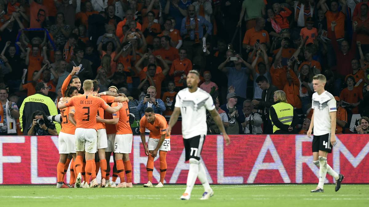 Ein Doppelschlag von Memphis Depay (86.) und Georginio Wijnaldum (90.) nach Virgil van Dijks Führungstreffer in der ersten Halbzeit sorgte für die höchste deutsche Pleite des Jahres und den höchsten Sieg einer niederländischen Auswahl gegen den großen Nachbarn in der Geschichte