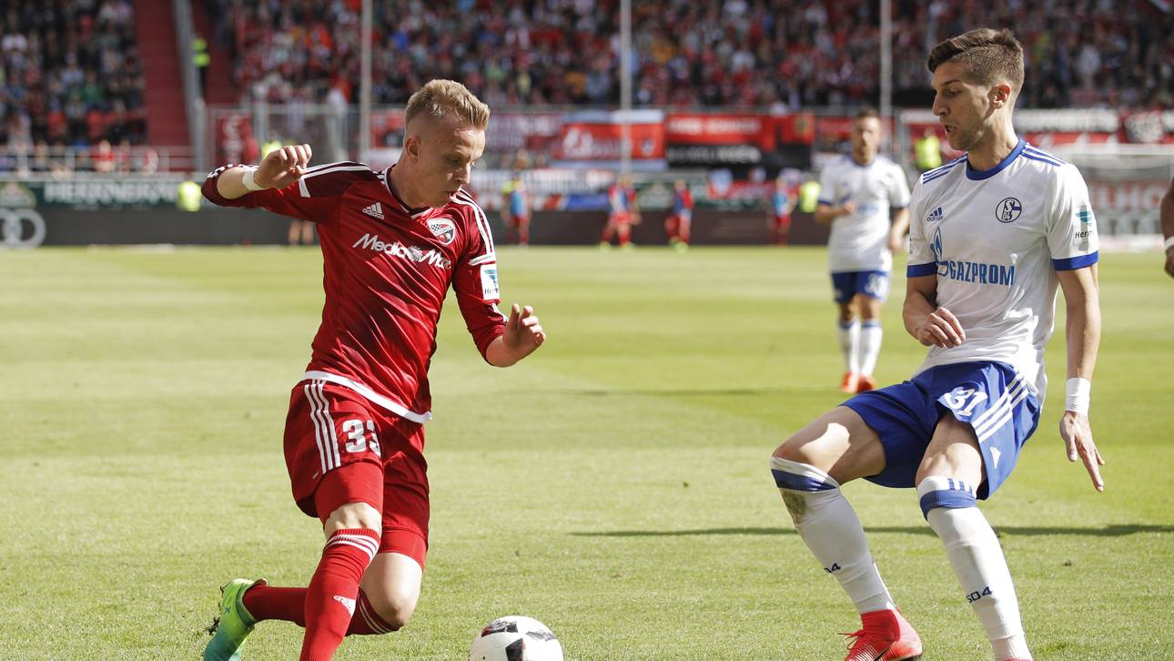 Huddersfield schlägt bei FCI zu