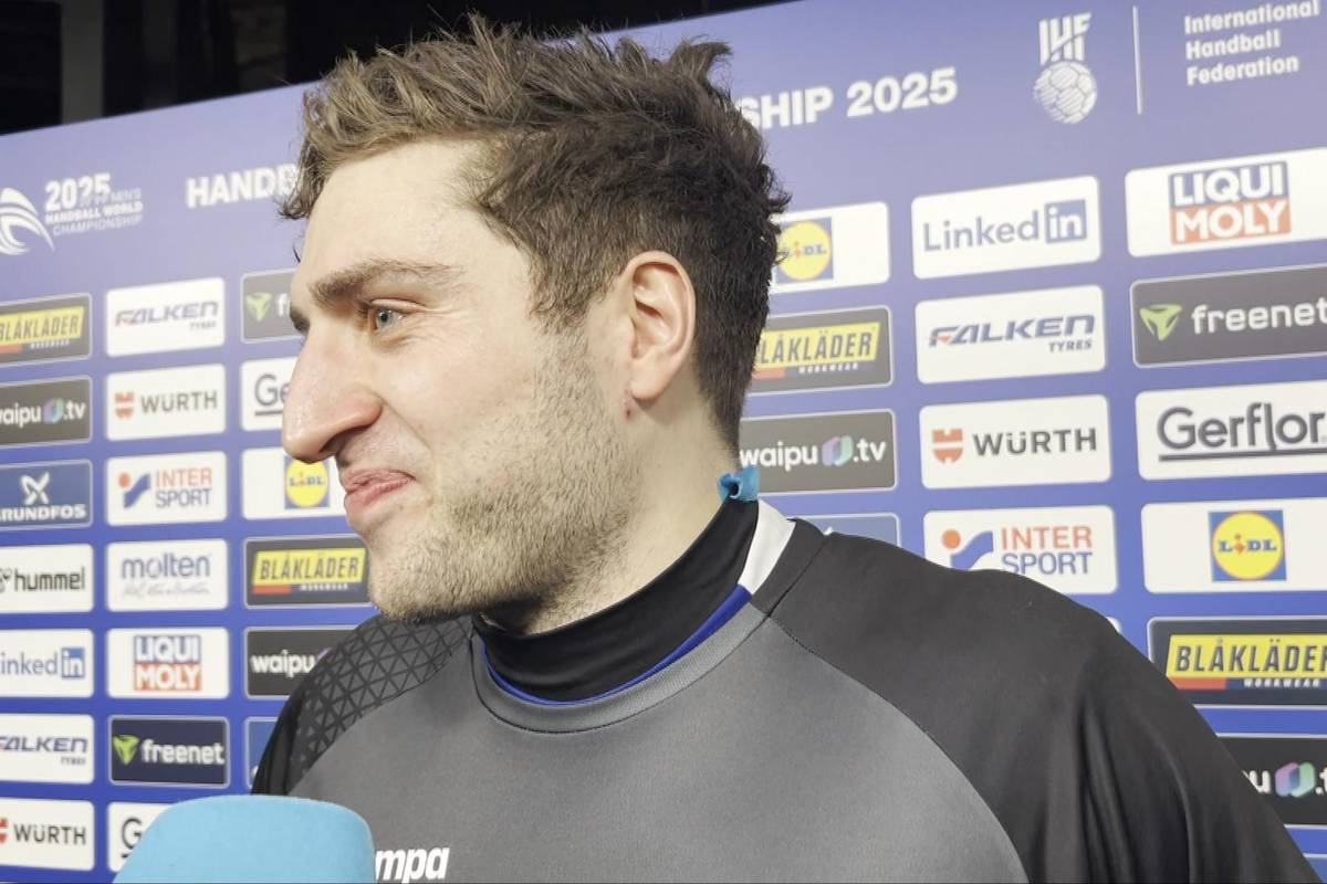 Die italienische Handball-Nationalmannschaft hat bei der Handball-WM gegen Tunesien gewonnen. Domenico Ebner kämpft deswegen im Interview nach der Partie mit den Tränen.