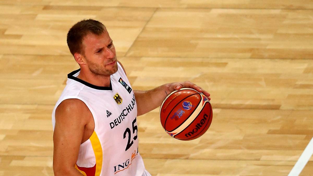 Anton Gavel (FC Bayern München, 189 cm, Guard, geb. 24.10.1984, 7 Länderspiele): Als Slowake kurzfristig noch mit einer Spielberechtigung für Deutschland ausgestattet, soll der erfahrene Gavel die Lücke nach Per Günthers Absage schließen. Fleming weiß, was er bei "Tonno" bekommt. Einen Wurf, der nur wenige Sekunden über Ringniveau ist und trotzdem trifft, viel Erfahrung und harte Defense. Nicht mehr der Jüngste, aber ein gute Alternative zu Schröder