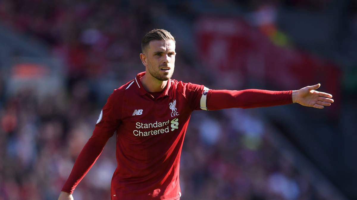 JORDAN HENDERSON (29 Jahre/FC Liverpool): Der Engländer stammt aus der Jugend des AFC Sunderland und ging 2011 zum FC Liverpool. Nach dem Abschied von Vereinsikone Steven Gerrard wurde Henderson neuer Kapitän der "Reds". 2019 führte er sie zum Champions-League-Sieg. Trainer Jürgen Klopp hält große Stücke auf ihn, trotz oder wegen seines unspektakulären Spielstils