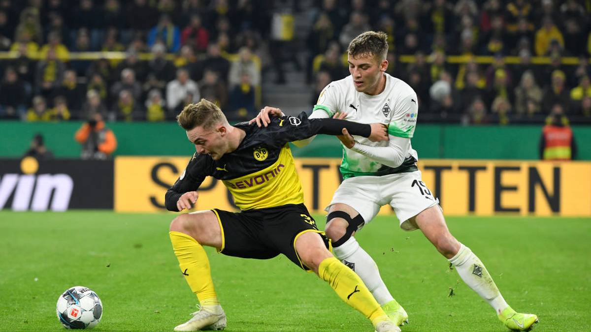 JORDAN BEYER: Wird dank des Gladbacher Verletzungspech ins kalte Wasser geworfen und überzeugt mit seiner Ruhe. Erst als die Gäste in der Schlussphase aufmachen müssen, hat er mit den konternden BVB-Stürmern seine Mühe. SPORT1-Note: 3,5