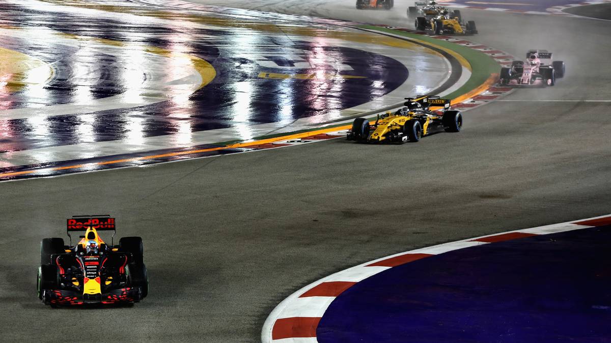 Für die 5,073 Kilometer lange Strecke müssen über 100 Kilometer Stromkabel verlegt werden - kein Wunder, dass es überall funkelt und glitzert