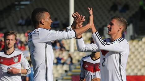 Grischa Prämel (r.) bejubelt mit Levin Öztunali seinen Treffer zum 3:0 Germany  v Fiji: Group E - FIFA U-20 World Cup New Zealand 2015
