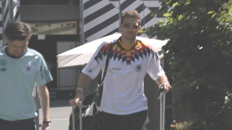 Still und schnell verlassen die DFB-Stars nach dem peinlichen WM-Aus die USA. Beim DFB rauchen bereits die Köpfe. Doch wo wird es die viel geforderten personellen Konsequenzen geben?