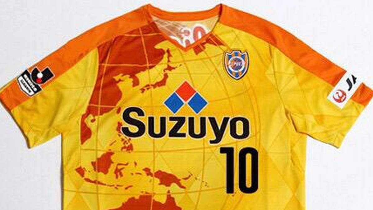 Der japanische Erstligist Shimizu S Pulse trug 1998 voller Stolz dieses Trikot  spazieren
