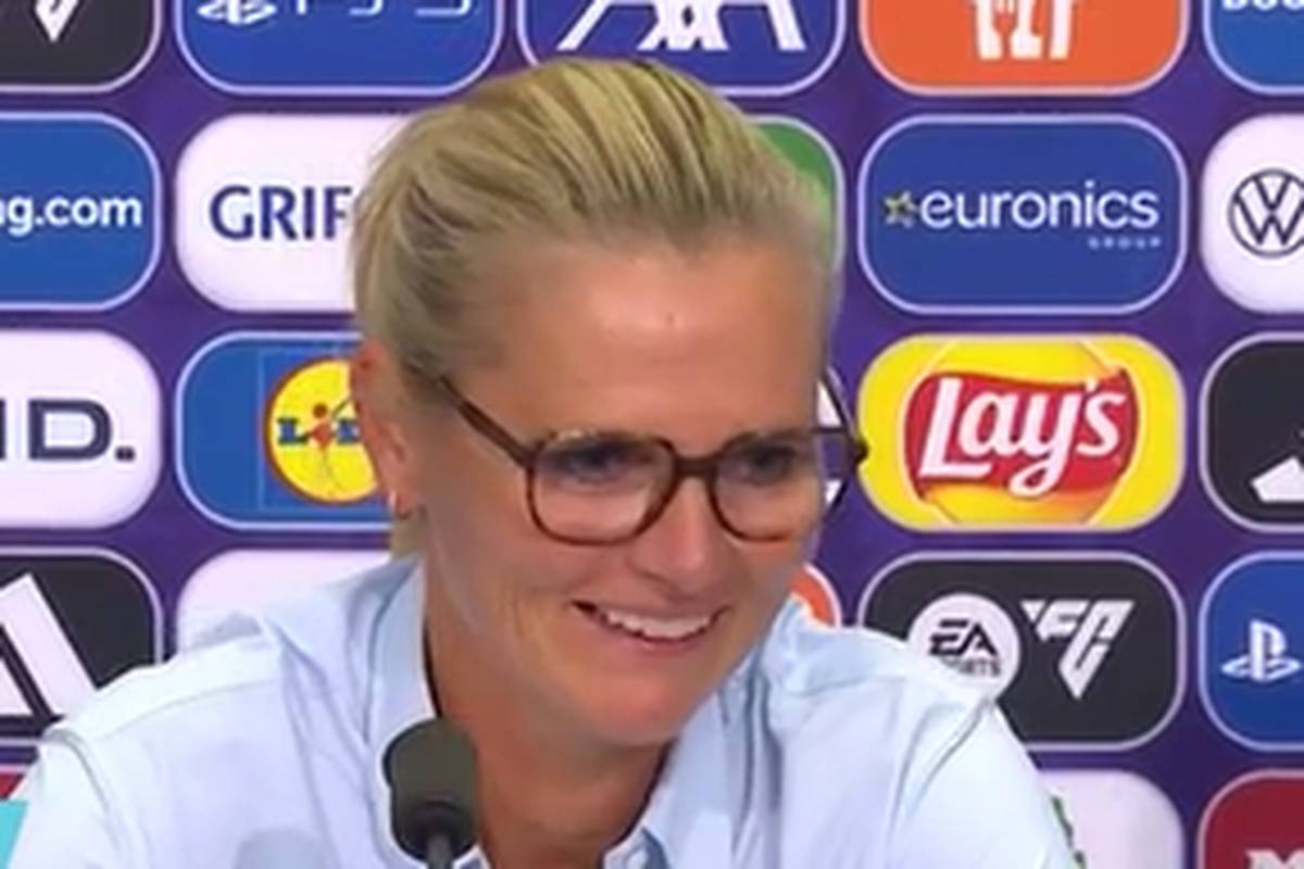 Mit Englands Triumph 2025 stemmte Sarina Wiegman zum dritten Mal in Folge als Trainerin den EM-Pokal in die Höhe. Nach dem Finalsieg gegen Spanien konnte die Niederländerin ihr Glück kaum fassen.