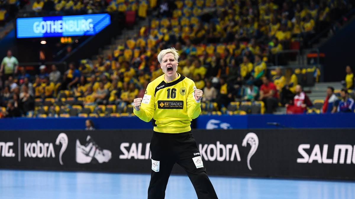 Woltering ist die emotionale Anführerin der "DHB-Ladies", peitscht ihre Mitspielerinnen nach vorne. Ihre Energie bringt die 34-Jährige auch bei ihrem Herzensprojekt abseits der Handballhalle ein: Zu Hause in Dortmund hält die staatlich geprüfte Landwirtin einen Bauernhof am Laufen