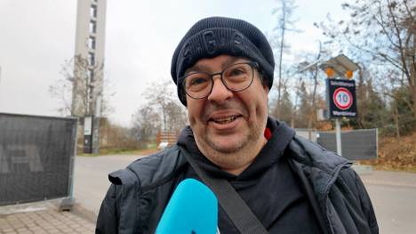 Die Fans von Eintracht Frankfurt reagieren auf ein wildes Gerücht. Dabei geht es um den Nachfolger des entlassenen Trainers Dino Toppmöller.